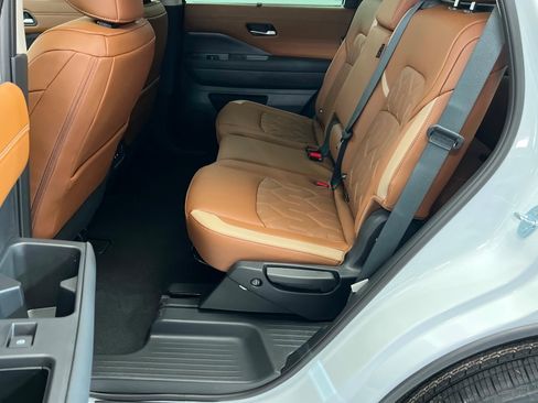 New 2026 Nissan Pathfinder Platinum image 21