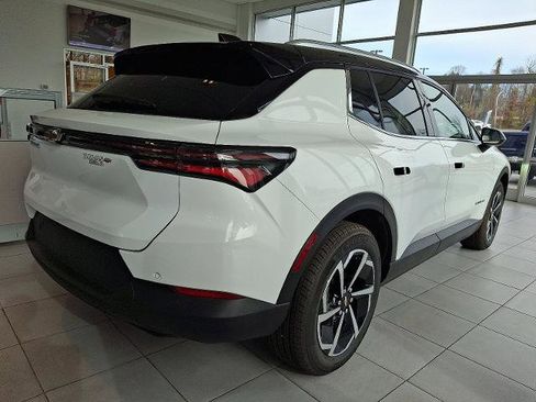 New 2026 Chevrolet Equinox EV LT image 4