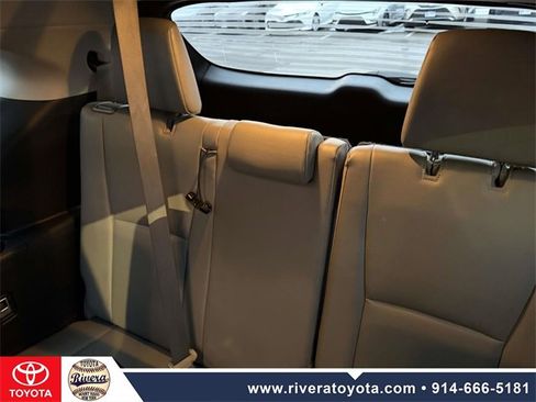 Used 2023 Toyota Highlander XLE image 15