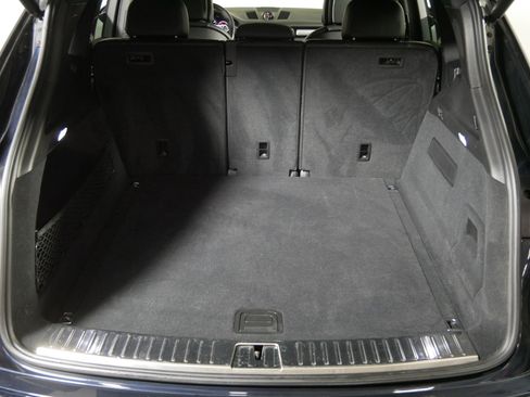 Used 2022 Porsche Cayenne Platinum Edition image 18