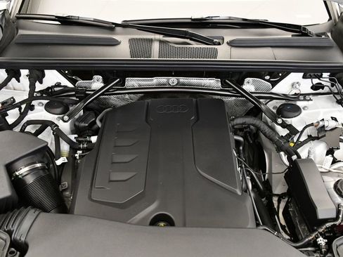 Used 2025 Audi Q5 Premium w/ Convenience Package image 11