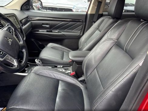 Used 2018 Mitsubishi Outlander SEL image 13