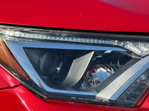 Used 2016 Toyota RAV4 LE FWD image 11