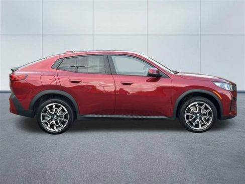 Certified 2025 BMW X2 xDrive28i w/ Technology Package image 5