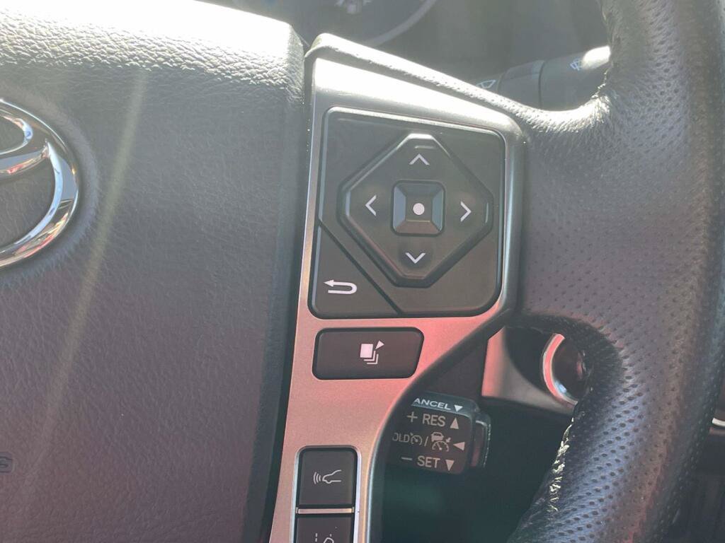 Used 2018 Toyota Tacoma Limited AWD/4WD image 32