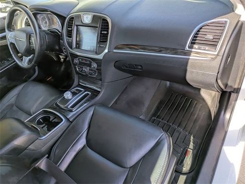 Used 2016 Chrysler 300 Limited image 32