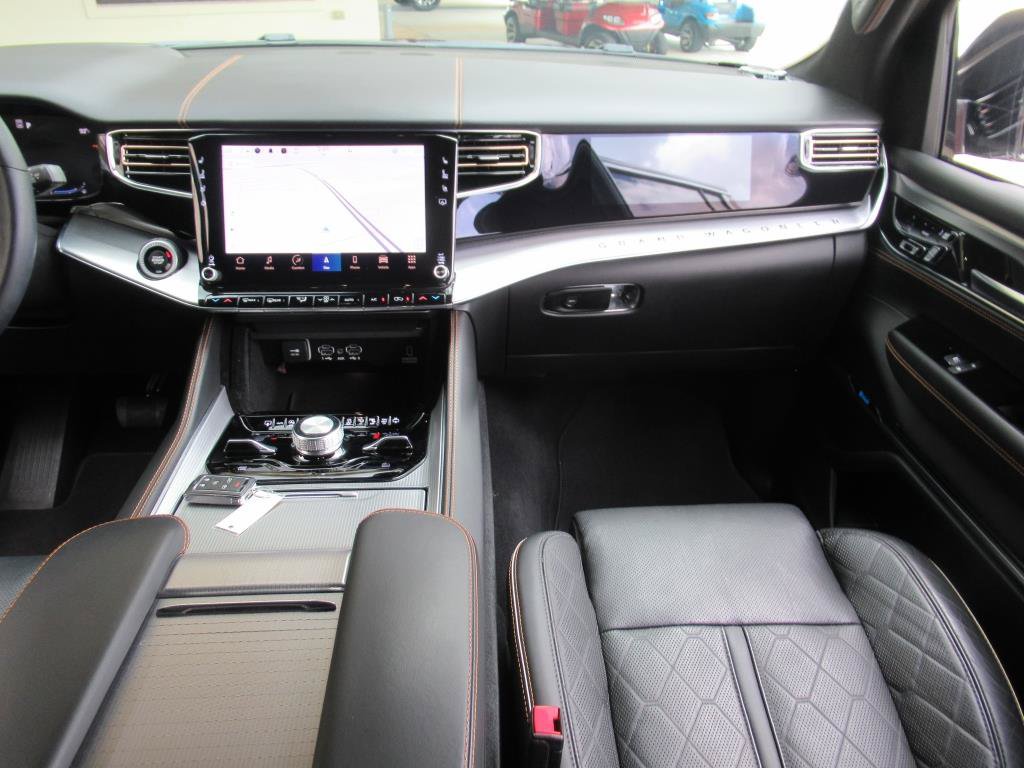 Used 2023 Jeep Grand Wagoneer Series III AWD/4WD image 15