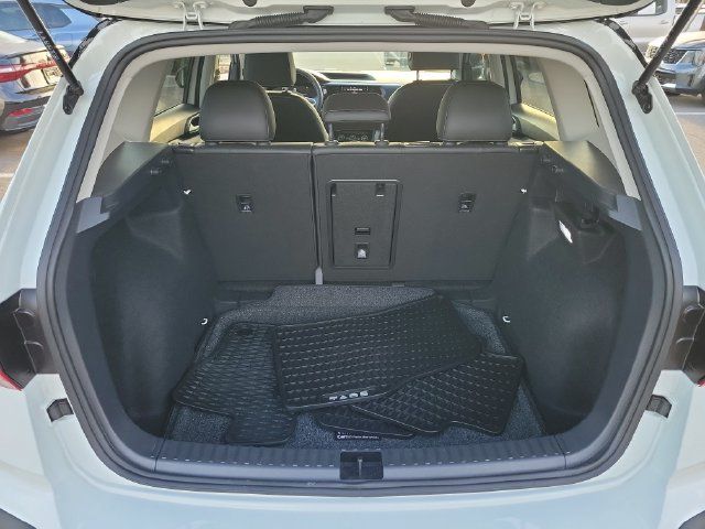 Certified 2024 Volkswagen Taos SE FWD image 7
