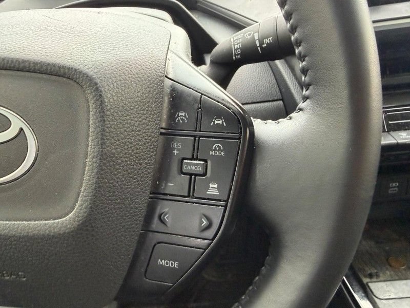 Used 2025 Toyota Prius LE FWD image 11