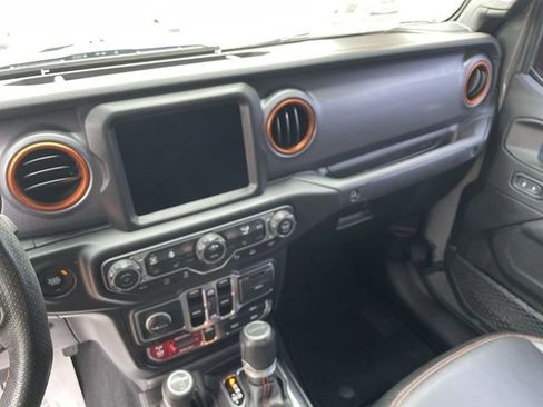 Used 2021 Jeep Gladiator Mojave AWD/4WD image 12