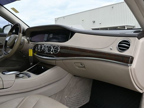 Used 2015 Mercedes-Benz S 550 Sedan image 24