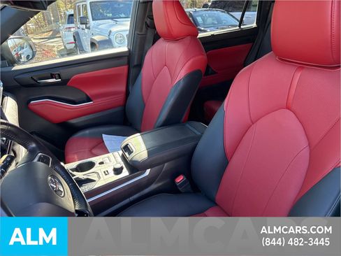 Used 2021 Toyota Highlander XSE image 11