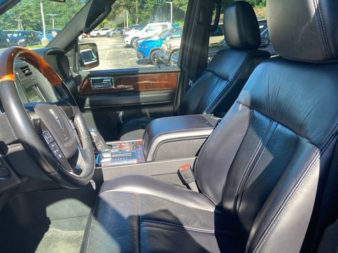 Used 2017 Lincoln Navigator L Select AWD/4WD image 10