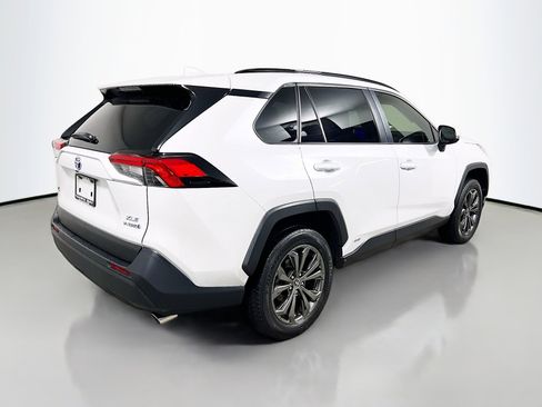 Used 2023 Toyota RAV4 XLE Premium image 4