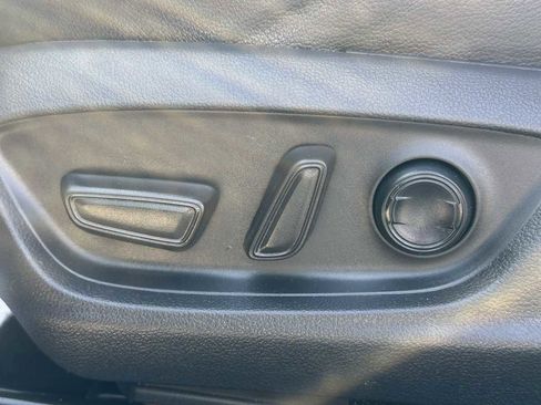 Used 2021 Toyota Camry SE FWD image 12