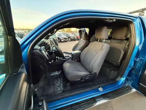 Used 2016 Toyota Tacoma TRD Off-Road w/ Premium & Technology Package image 17