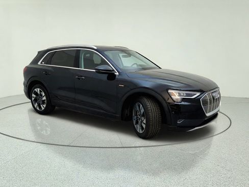 Used 2023 Audi e-tron Premium Plus w/ Premium Plus Package AWD/4WD image 5