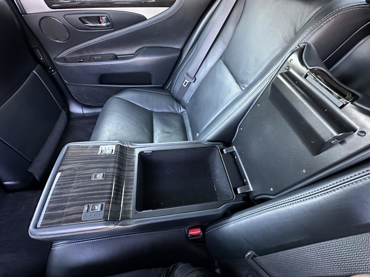 Used 2013 Lexus LS 460 AWD w/ Comfort Pkg image 43