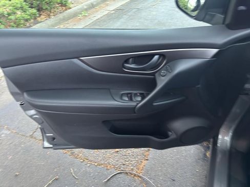 Certified 2021 Nissan Rogue Sport S image 16