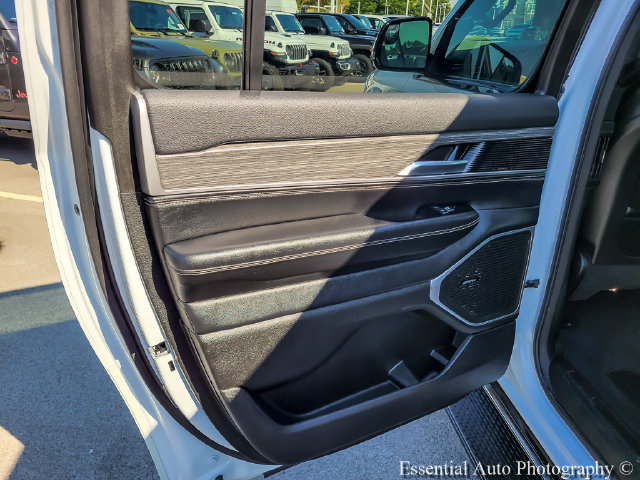 Used 2024 Jeep Wagoneer L Series II AWD/4WD image 25