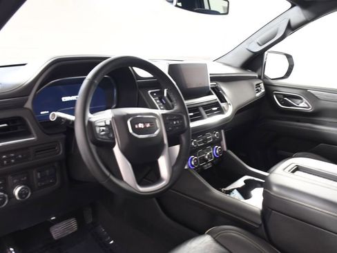 Used 2023 GMC Yukon XL SLT w/ SLT Premium Package image 12