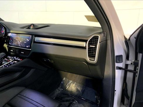 Certified 2023 Porsche Cayenne Platinum Edition AWD/4WD image 22