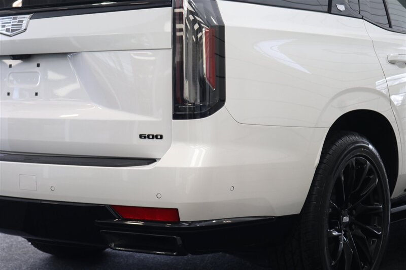 Used 2024 Cadillac Escalade Sport Platinum w/ LPO, ONYX Package AWD/4WD image 15