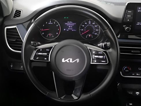 Used 2023 Kia Seltos S image 34