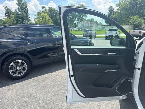 Used 2025 GMC Acadia Elevation FWD image 20
