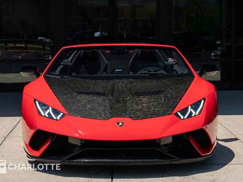Used 2018 Lamborghini Huracan Performante image 5