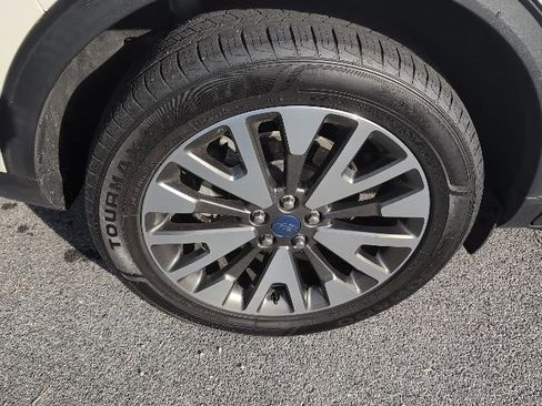 Used 2020 Ford Escape Titanium image 6