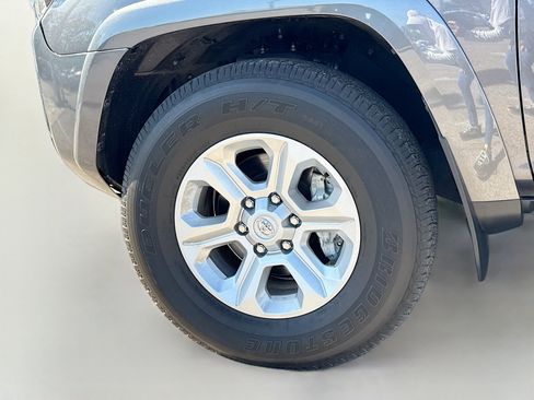 Used 2023 Toyota 4Runner SR5 Premium w/ Moonroof Package RWD image 41