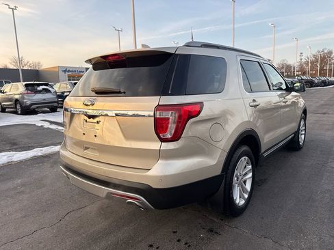 Used 2017 Ford Explorer XLT w/ Equipment Group 202A image 7