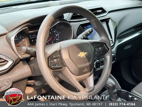 Used 2021 Chevrolet TrailBlazer LT w/ Convenience Package FWD image 12