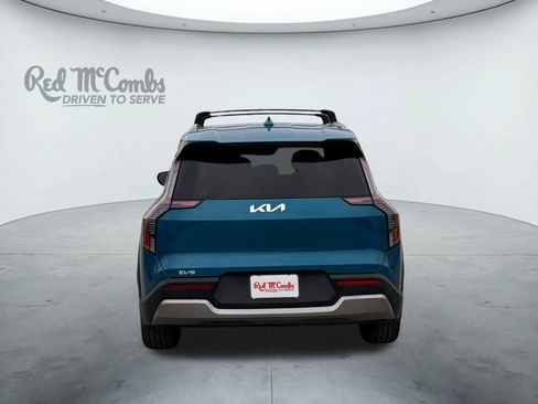 Used 2024 Kia EV9 Wind image 4