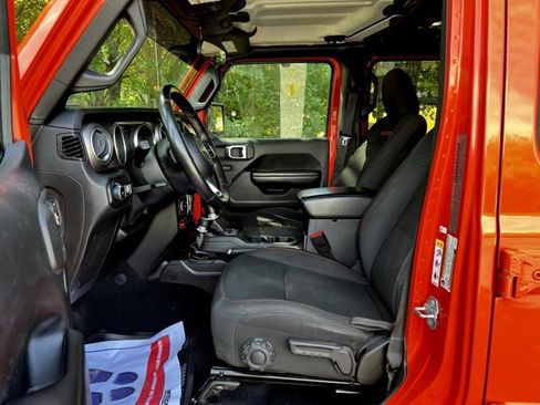 Used 2018 Jeep Wrangler Unlimited Rubicon w/ Safety Group image 16