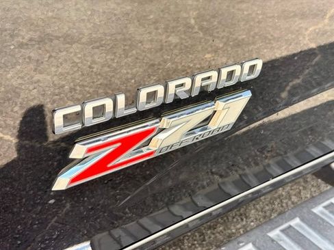 Used 2017 Chevrolet Colorado Z71 w/ Z71 Midnight Edition AWD/4WD image 15