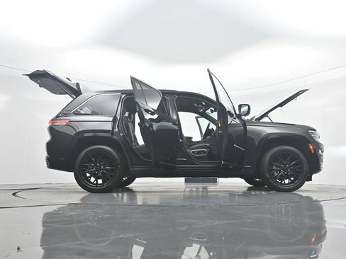 Used 2025 Jeep Grand Cherokee Summit AWD/4WD image 50
