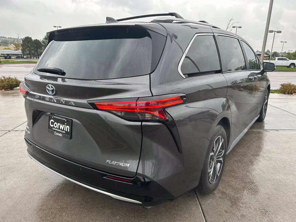 Used 2025 Toyota Sienna Platinum AWD/4WD image 9