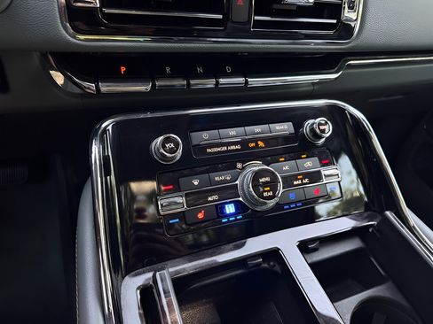 Used 2019 Lincoln Navigator Reserve AWD/4WD image 11