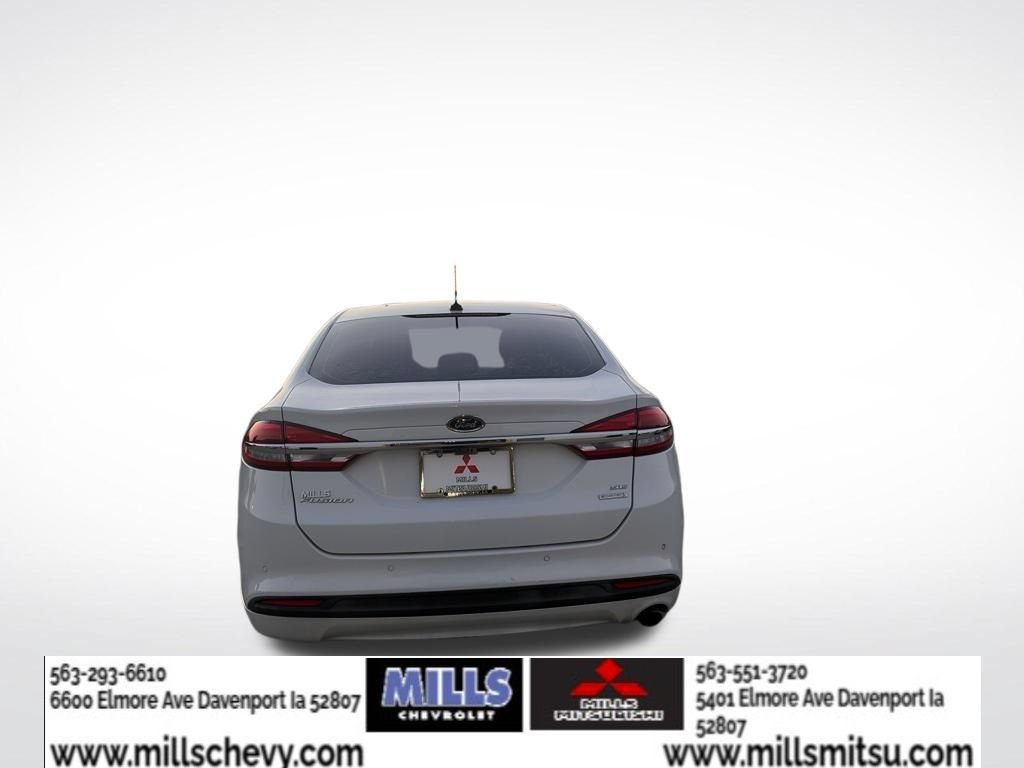 Used 2017 Ford Fusion SE w/ Fusion SE Technology Package FWD image 4