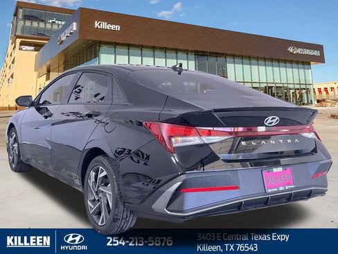 Used 2025 Hyundai Elantra Sport FWD image 6