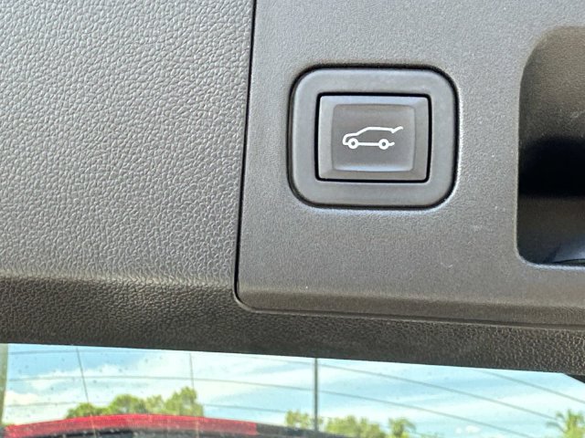 Used 2024 Cadillac XT4 Luxury w/ Cold Weather Package FWD image 10