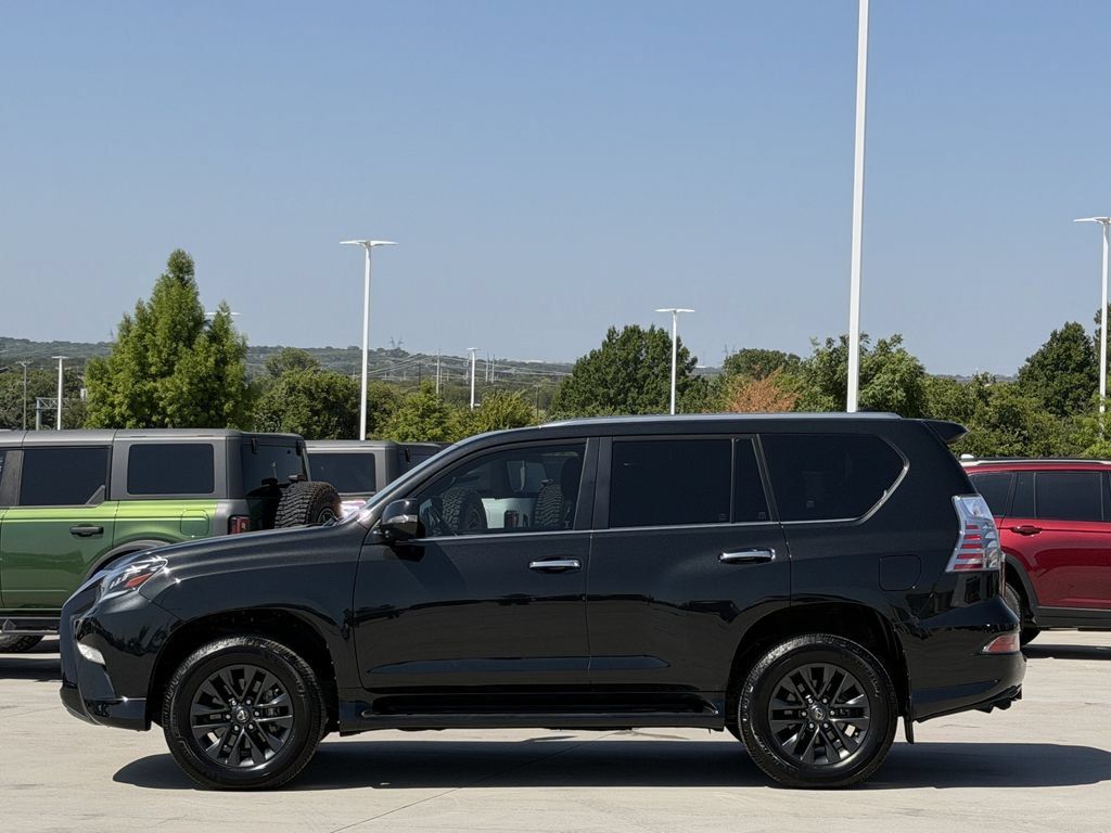 Used 2023 Lexus GX 460 Premium w/ Premium Package AWD/4WD image 3