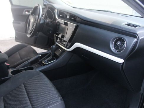 Used 2018 Toyota Corolla iM image 10