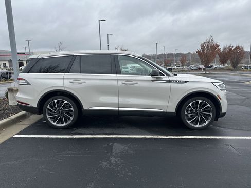 Used 2024 Lincoln Aviator Reserve w/ Equipment Group 201A image 11