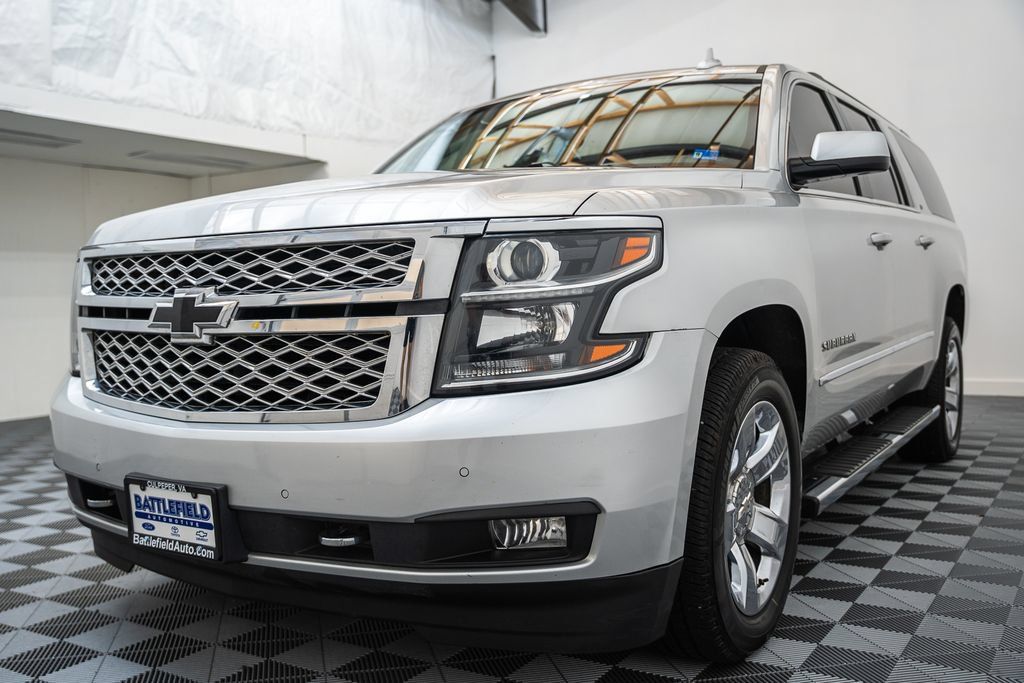 Used 2018 Chevrolet Suburban LT w/ LT Signature Package AWD/4WD image 3
