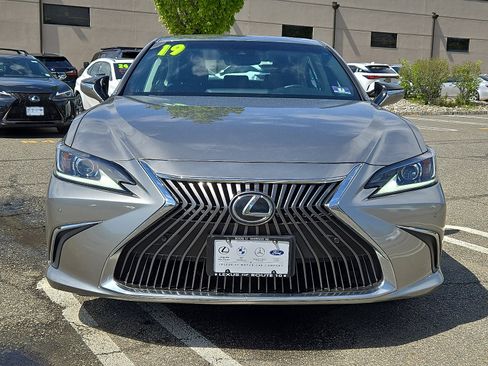 Used 2019 Lexus ES 350 w/ Premium Package FWD image 2