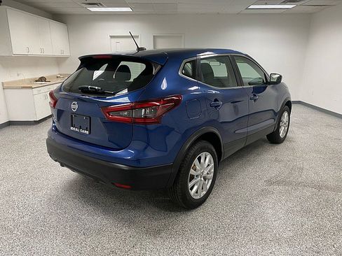 Used 2021 Nissan Rogue Sport S image 5