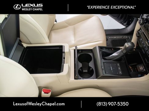 Used 2023 Lexus GX 460 Premium w/ Accessory Package AWD/4WD image 32
